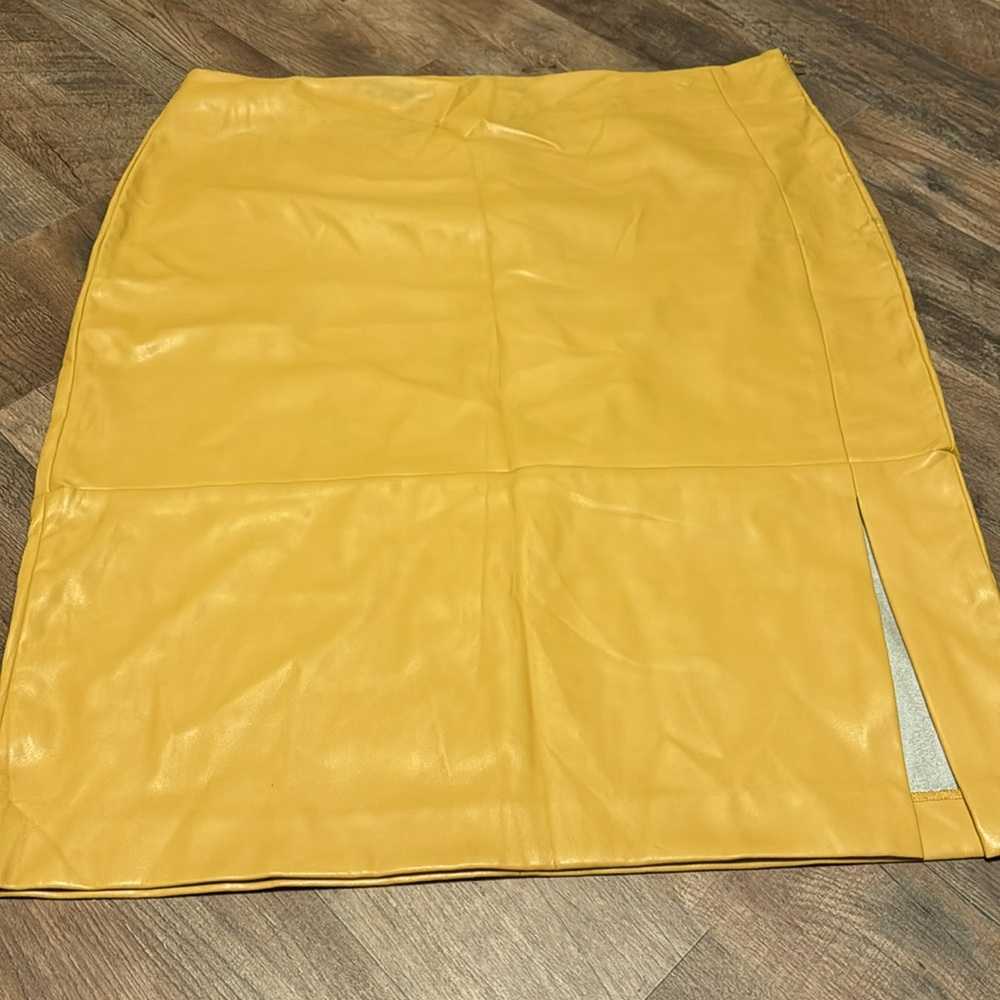 Ann Taylor Factory mustard pleather skirt sz 18